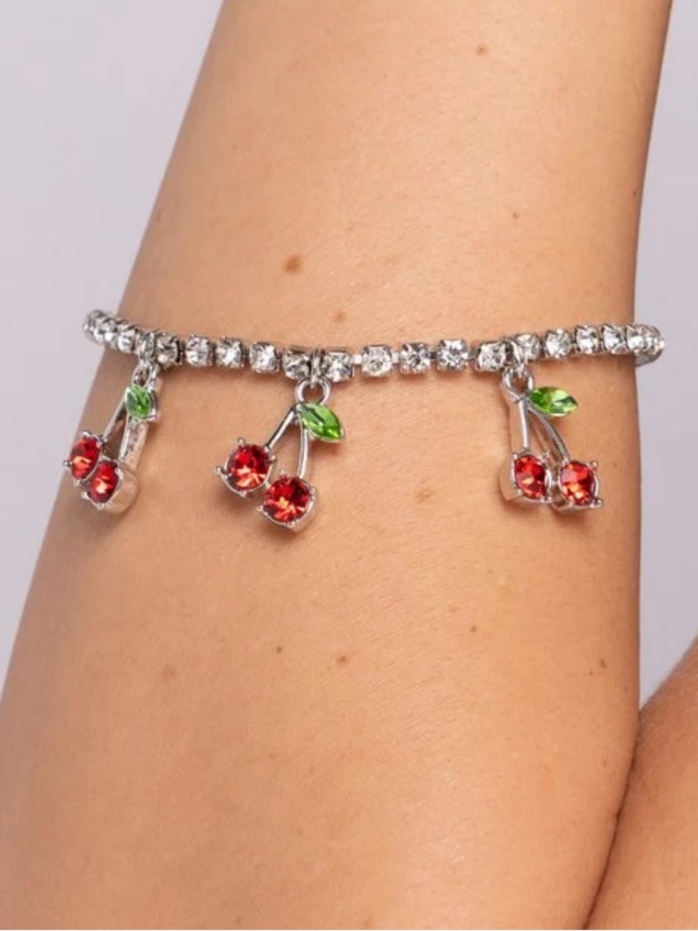🍒🤍🍒 “CANDID CHERRIES” RED BRACELET ~ PAPARAZZI❗️ 🍒🤍🍒 ADJUSTABLE❗️